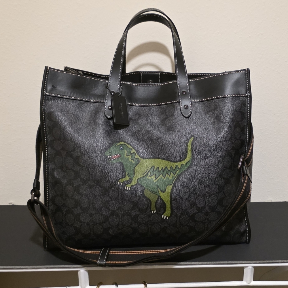Field Tote Bag 40 In Signature Canvas With Rexy